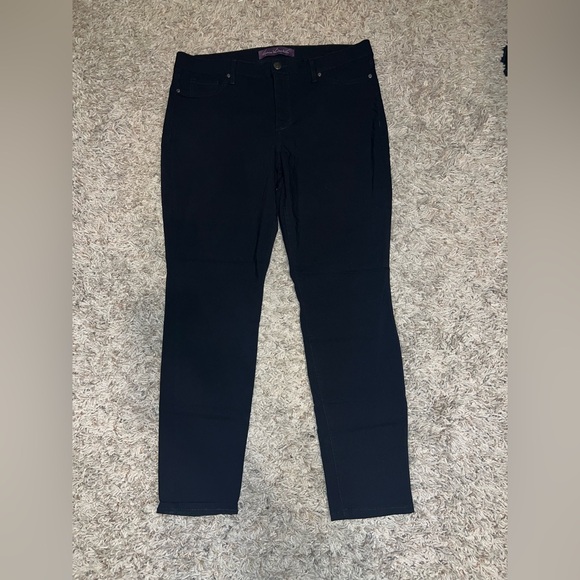 Women’s stretchy Gloria Vanderbilt size 14 black pants - Picture 1 of 4